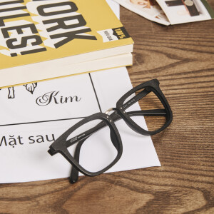AM19 Eyewear
