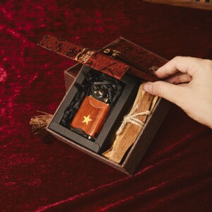 Combo Bật lửa gỗ sao vàng & Palo Santo